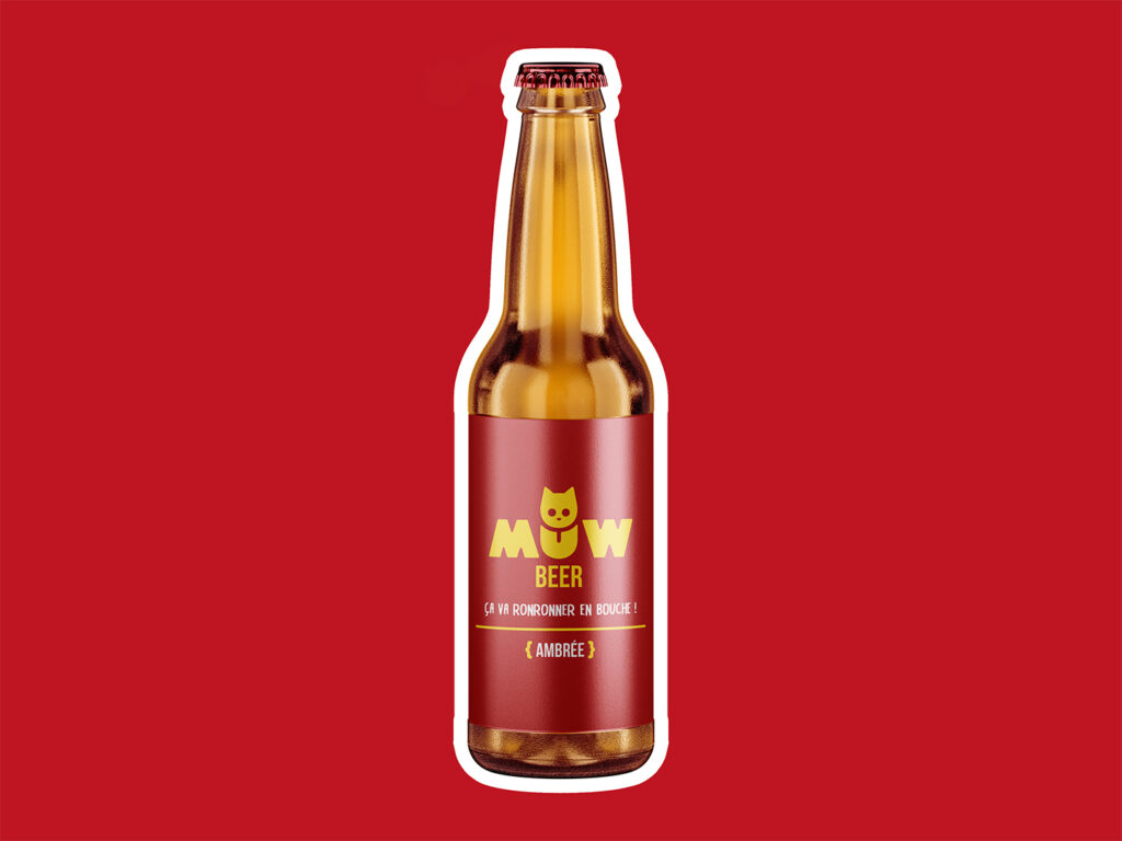 MÜW BEER : bouteille de bière ambrée artisanale avec étiquette rouge “MÜW BEER” et mention “Ambrée”.