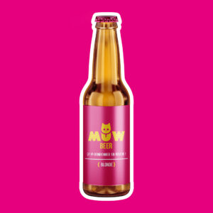 MÜW BEER : bouteille de bière blonde artisanale avec étiquette rose “MÜW BEER” et mention “Blonde”.