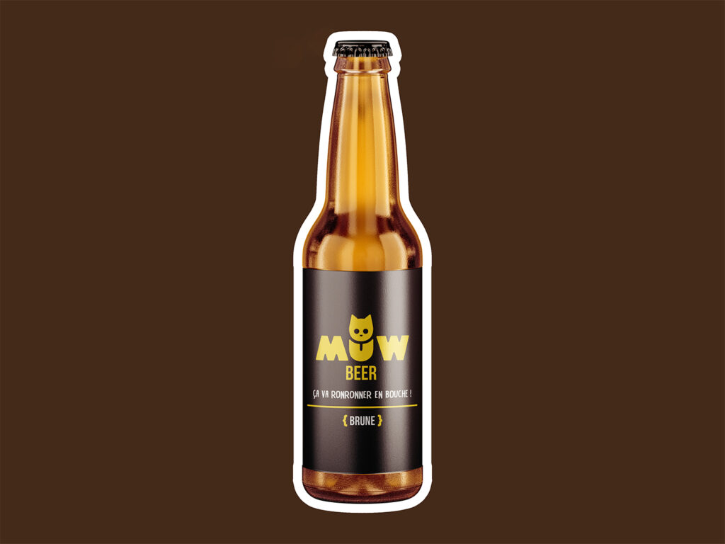 MÜW BEER : bouteille de bière brune artisanale avec étiquette noire “MÜW BEER” et mention “Brune”.